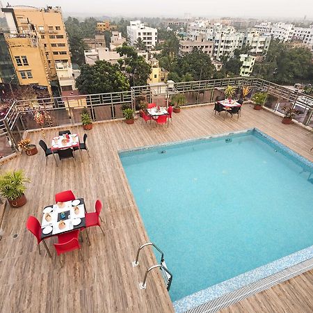 Regenta Inn Larica Колката Екстериор снимка