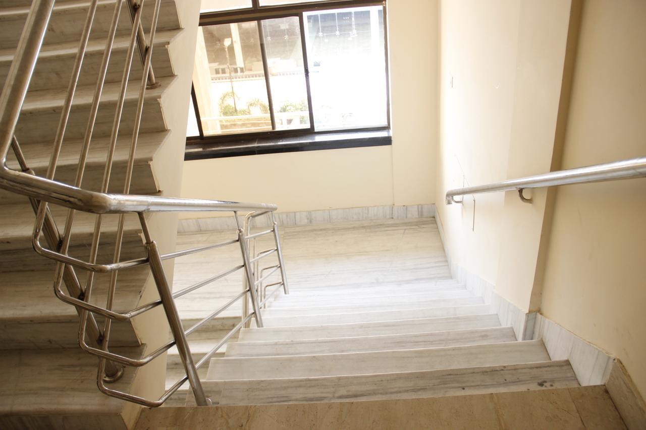 Regenta Inn Larica Колката Екстериор снимка