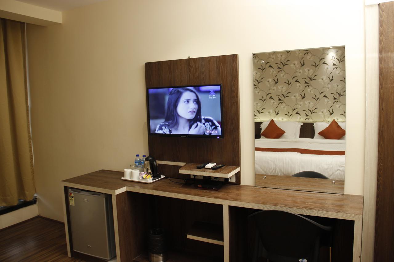 Regenta Inn Larica Колката Екстериор снимка