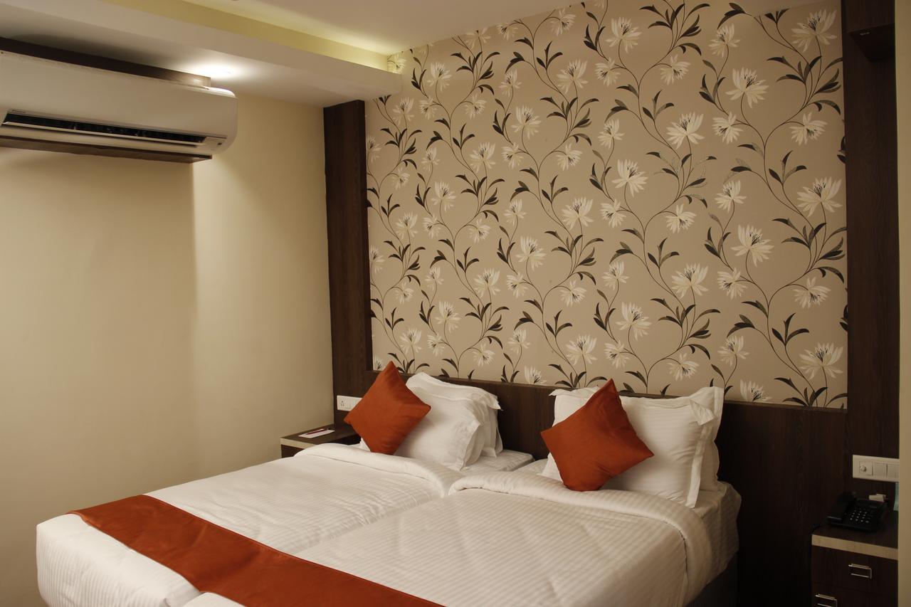 Regenta Inn Larica Колката Екстериор снимка