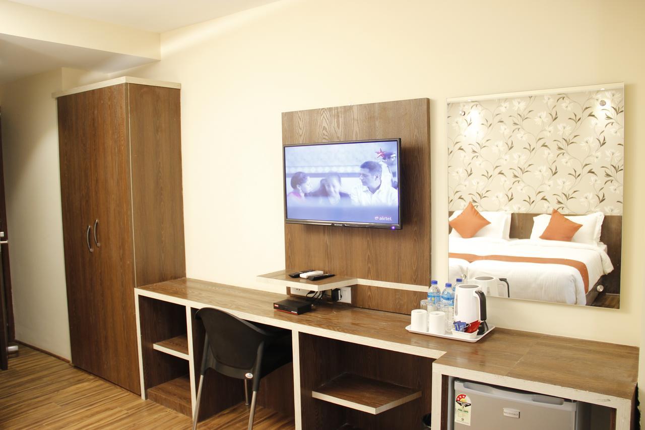 Regenta Inn Larica Колката Екстериор снимка