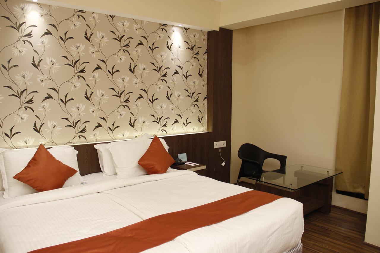 Regenta Inn Larica Колката Екстериор снимка