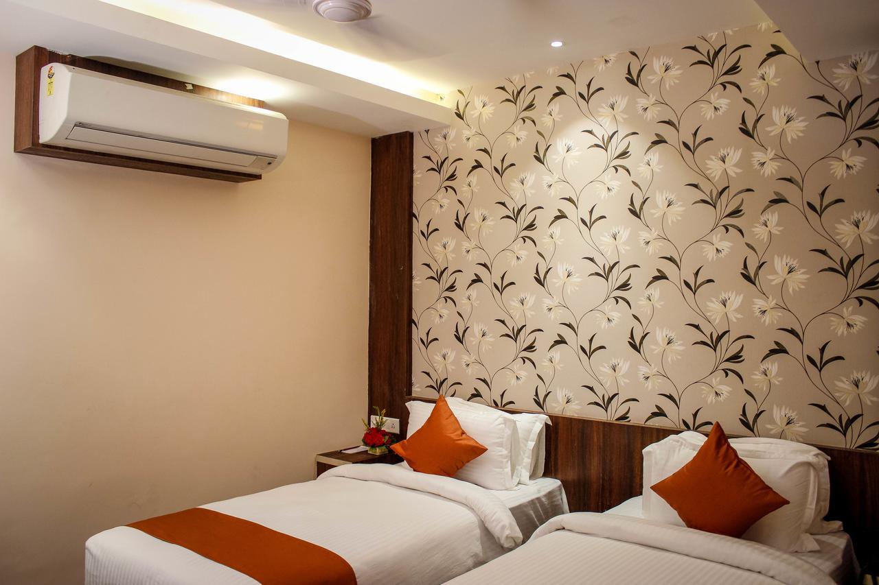 Regenta Inn Larica Колката Екстериор снимка