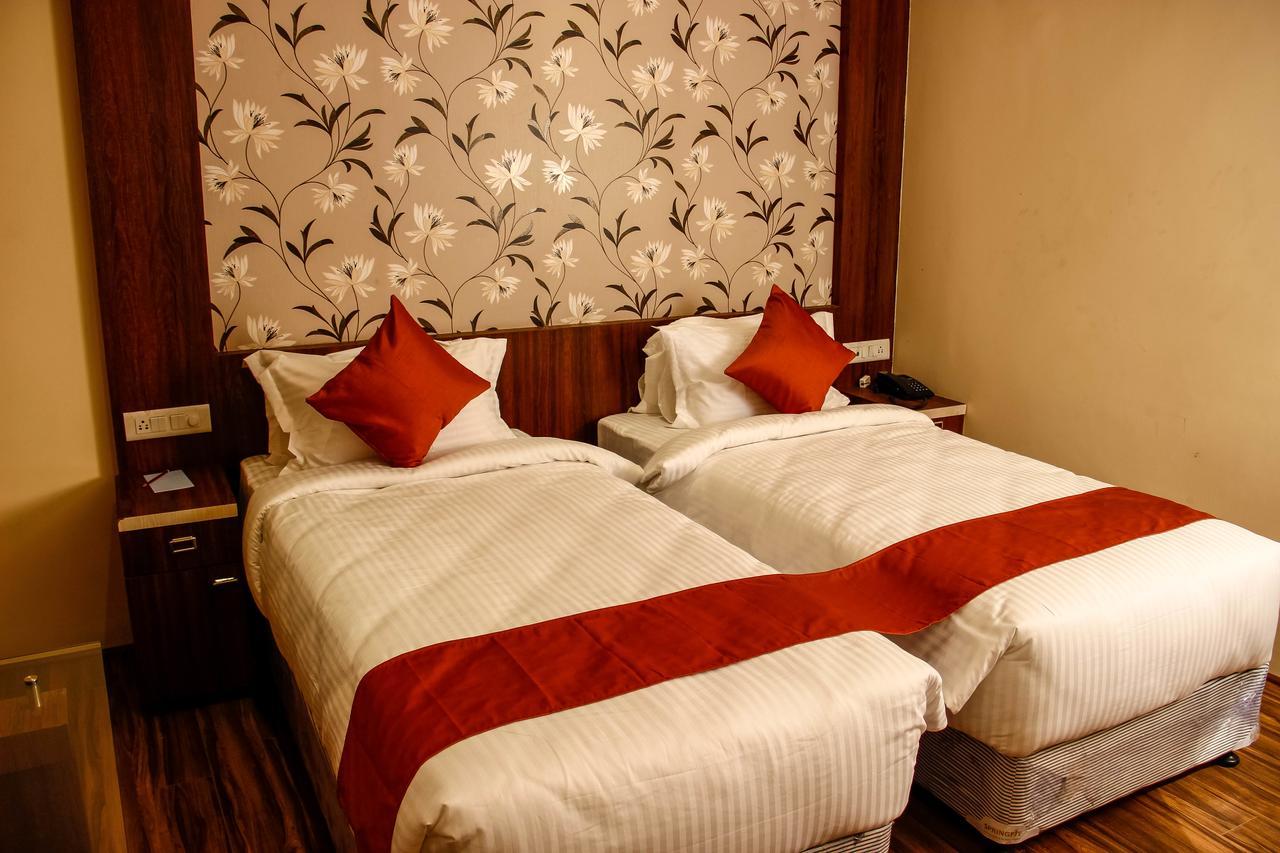 Regenta Inn Larica Колката Екстериор снимка