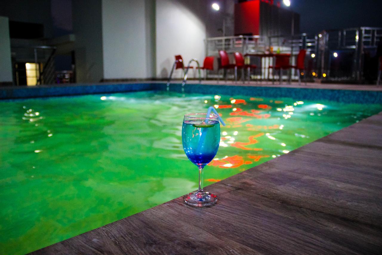 Regenta Inn Larica Колката Екстериор снимка
