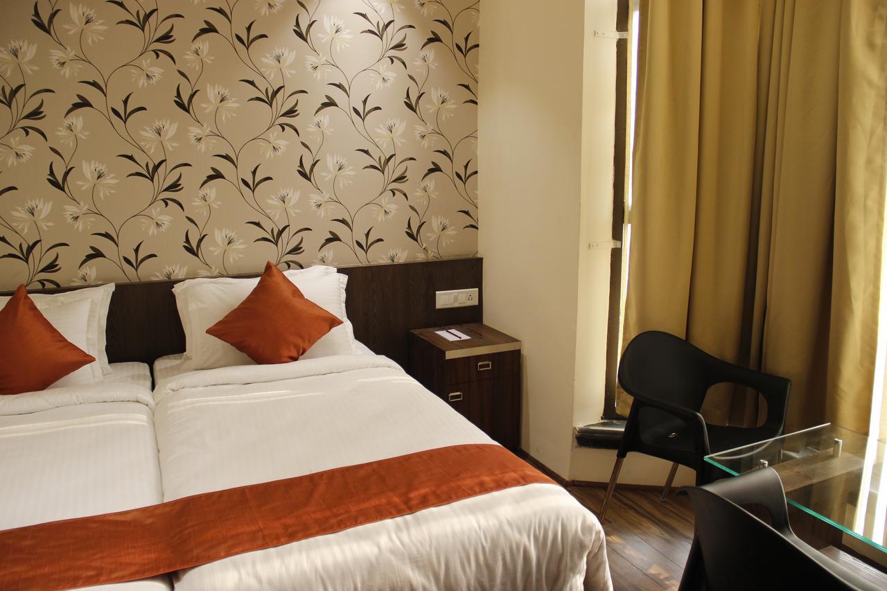 Regenta Inn Larica Колката Екстериор снимка