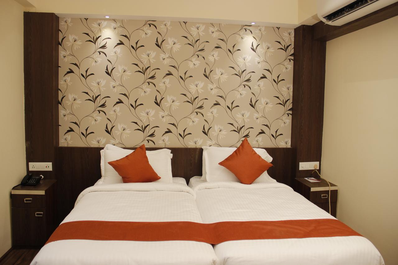 Regenta Inn Larica Колката Екстериор снимка