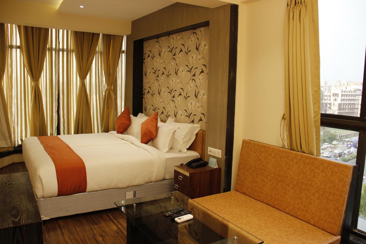 Regenta Inn Larica Колката Екстериор снимка