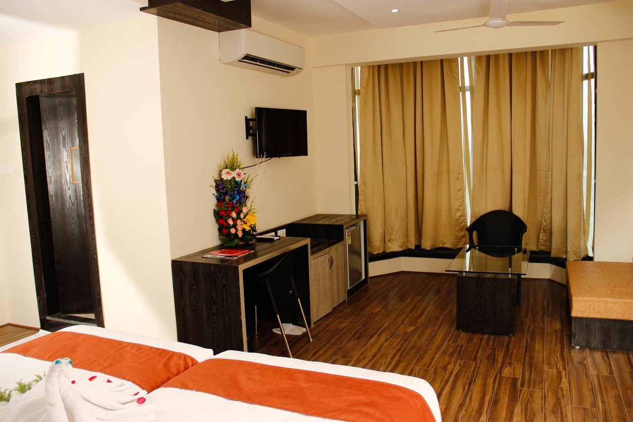 Regenta Inn Larica Колката Екстериор снимка