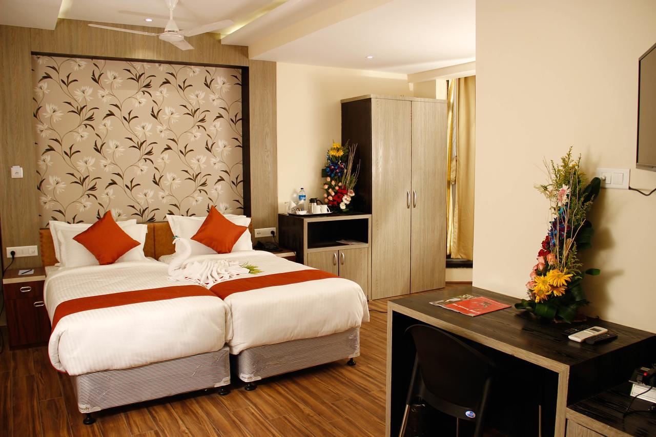 Regenta Inn Larica Колката Екстериор снимка