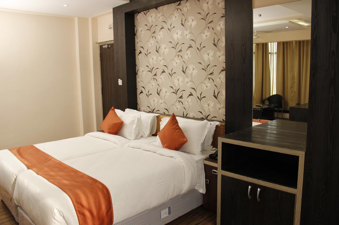 Regenta Inn Larica Колката Екстериор снимка