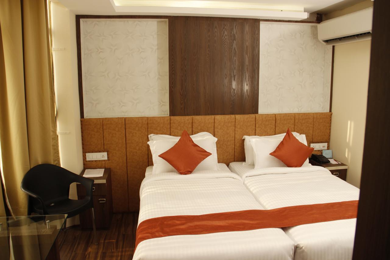 Regenta Inn Larica Колката Екстериор снимка
