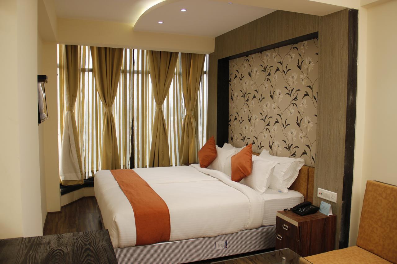 Regenta Inn Larica Колката Екстериор снимка
