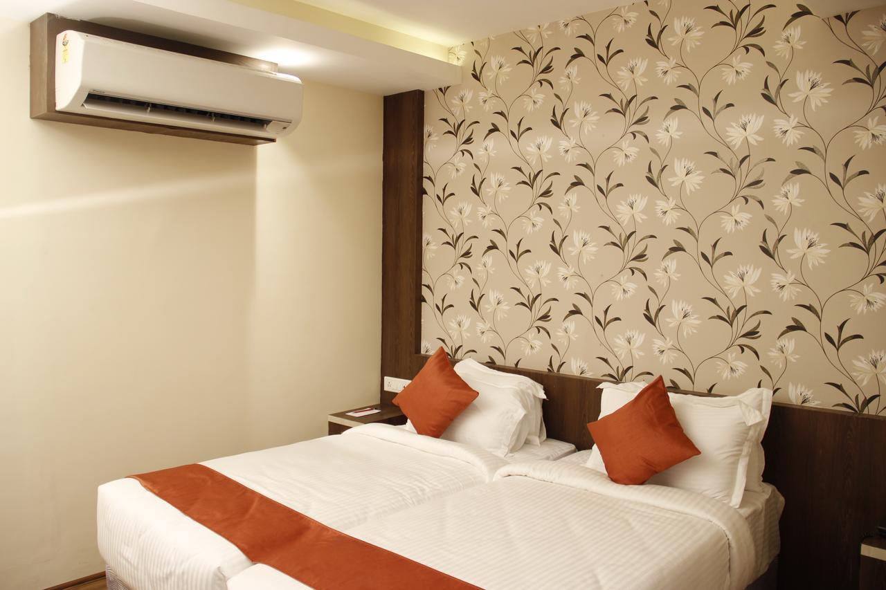 Regenta Inn Larica Колката Екстериор снимка