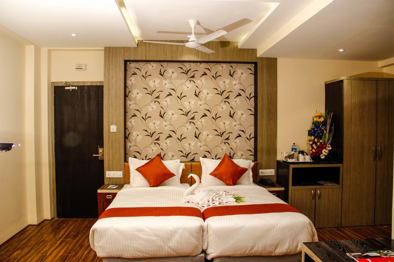 Regenta Inn Larica Колката Екстериор снимка