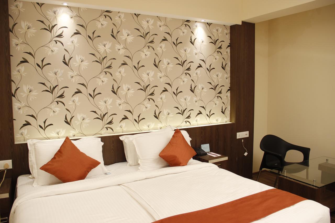 Regenta Inn Larica Колката Екстериор снимка