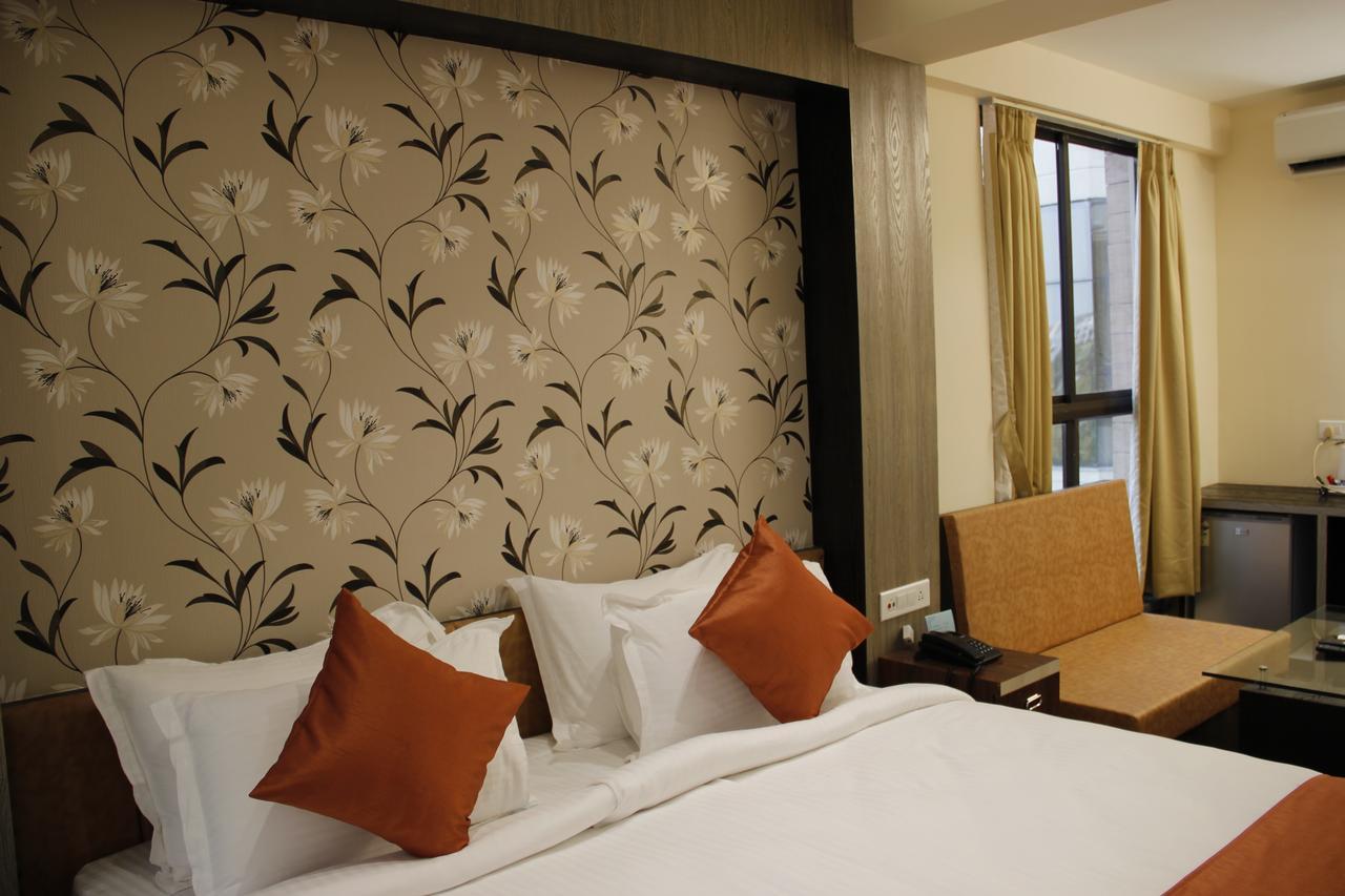 Regenta Inn Larica Колката Екстериор снимка