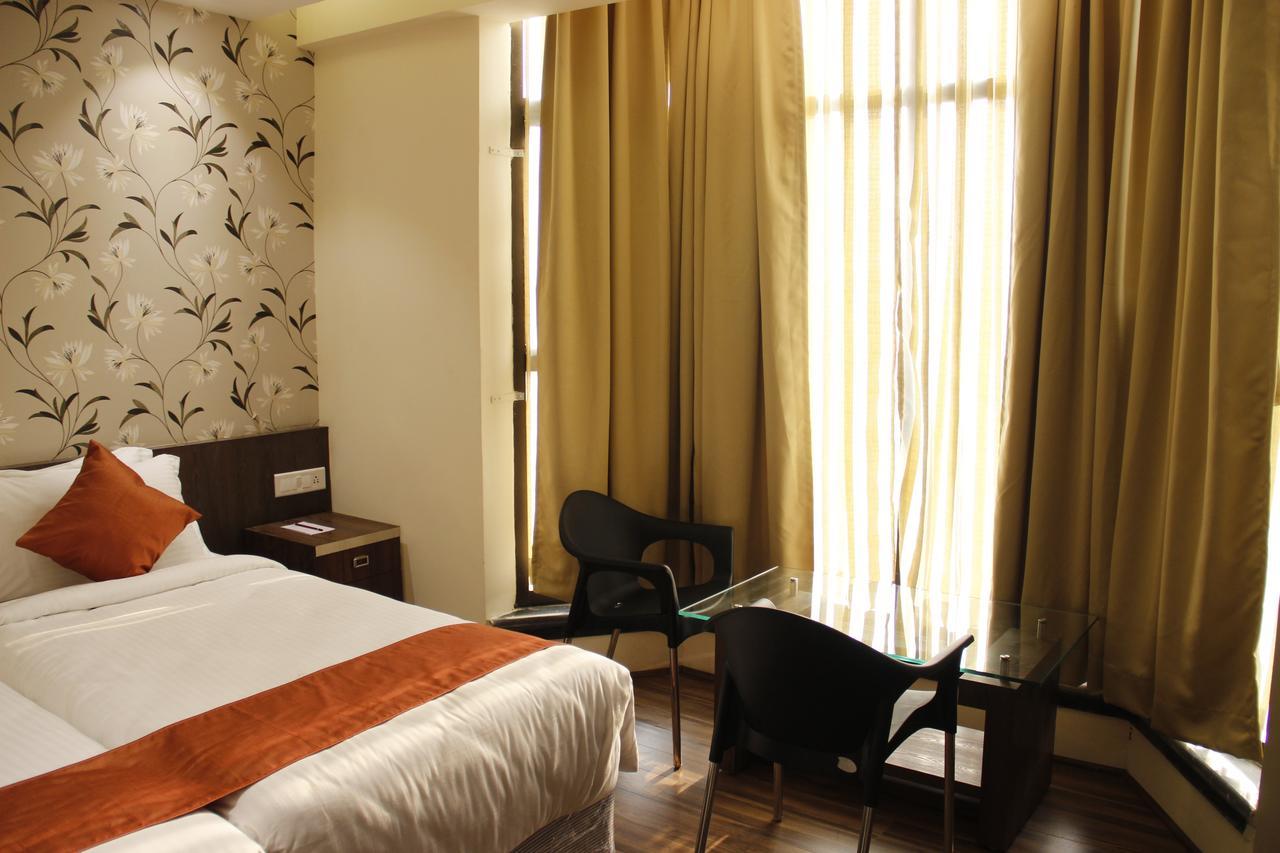 Regenta Inn Larica Колката Екстериор снимка