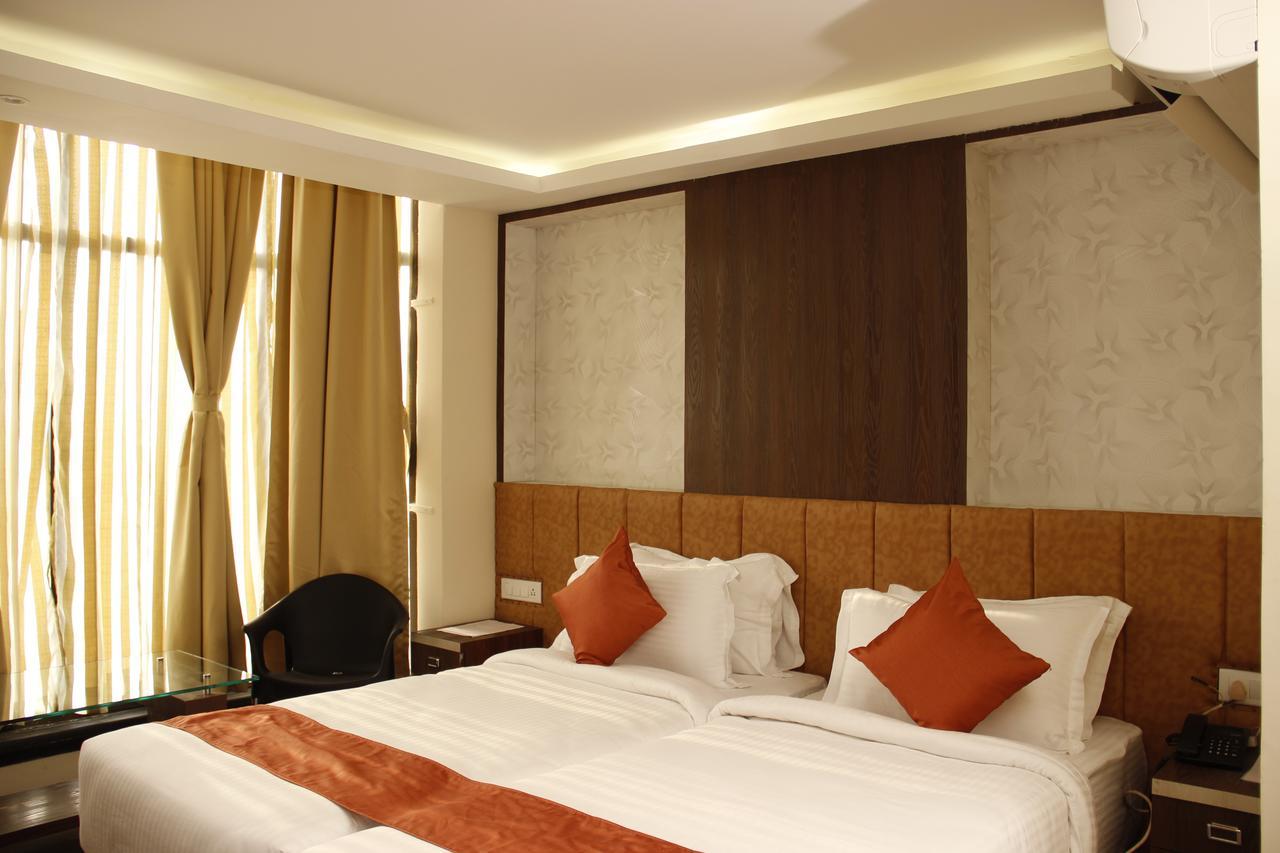 Regenta Inn Larica Колката Екстериор снимка