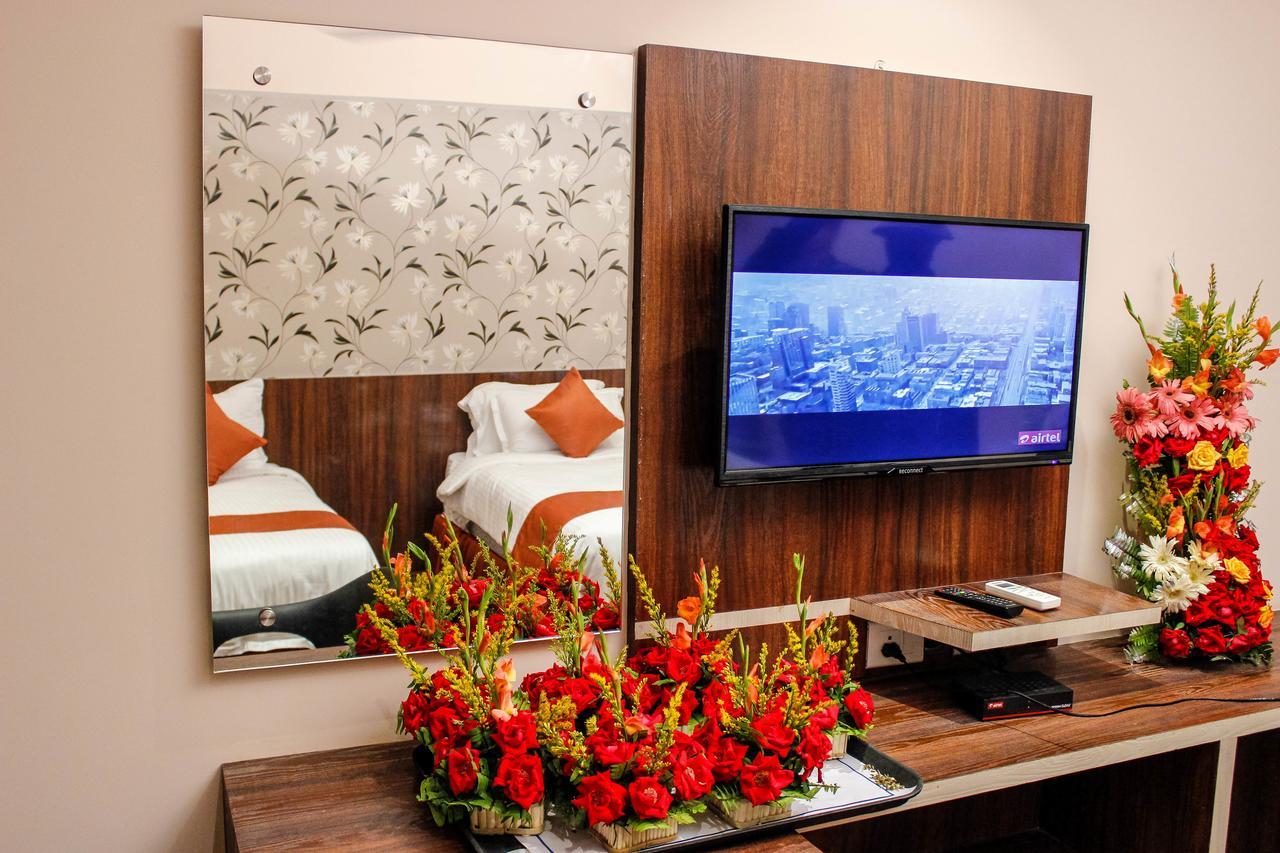 Regenta Inn Larica Колката Екстериор снимка
