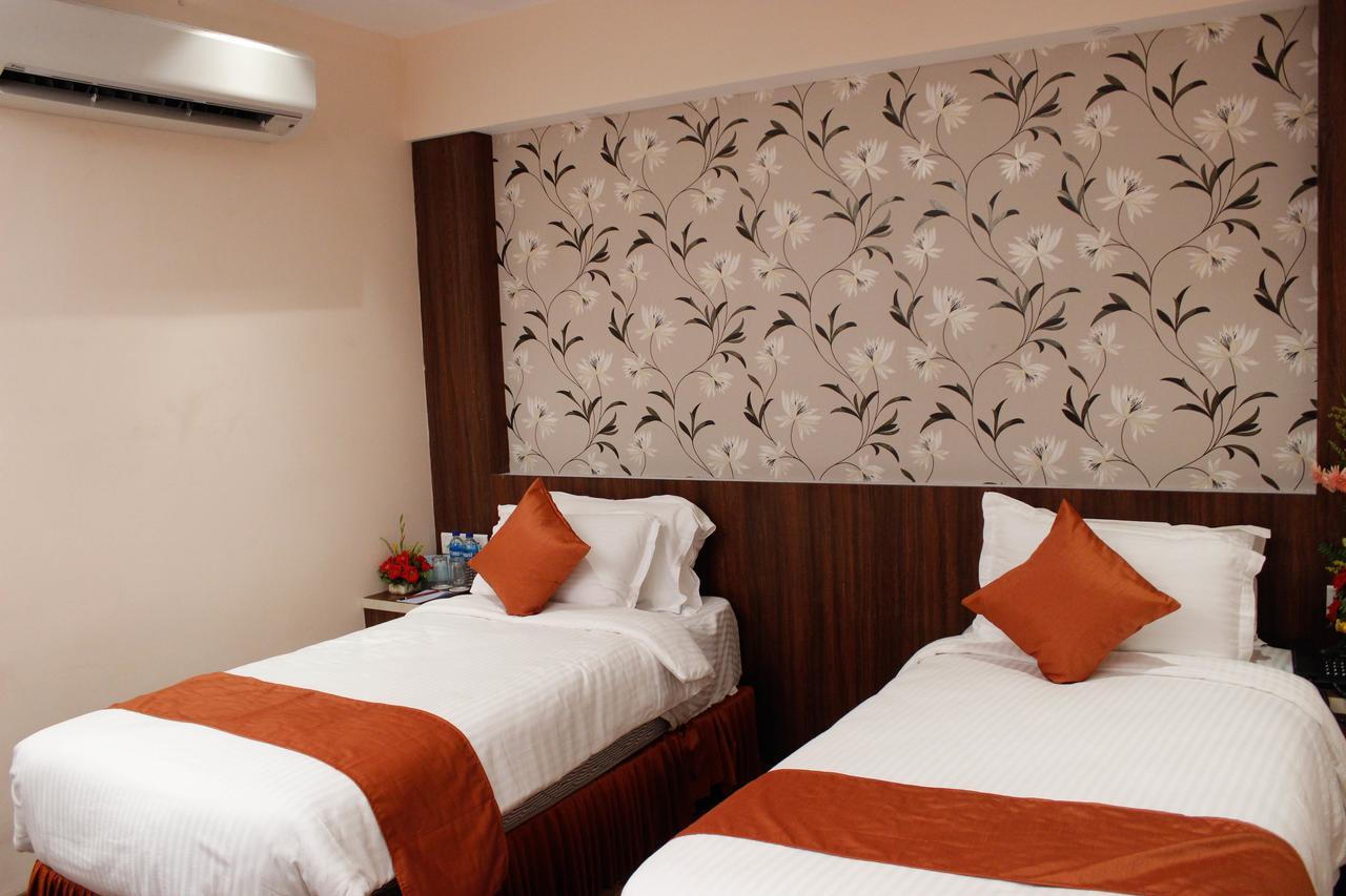 Regenta Inn Larica Колката Екстериор снимка
