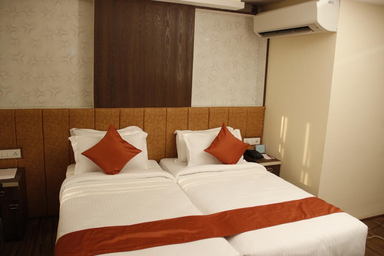 Regenta Inn Larica Колката Екстериор снимка