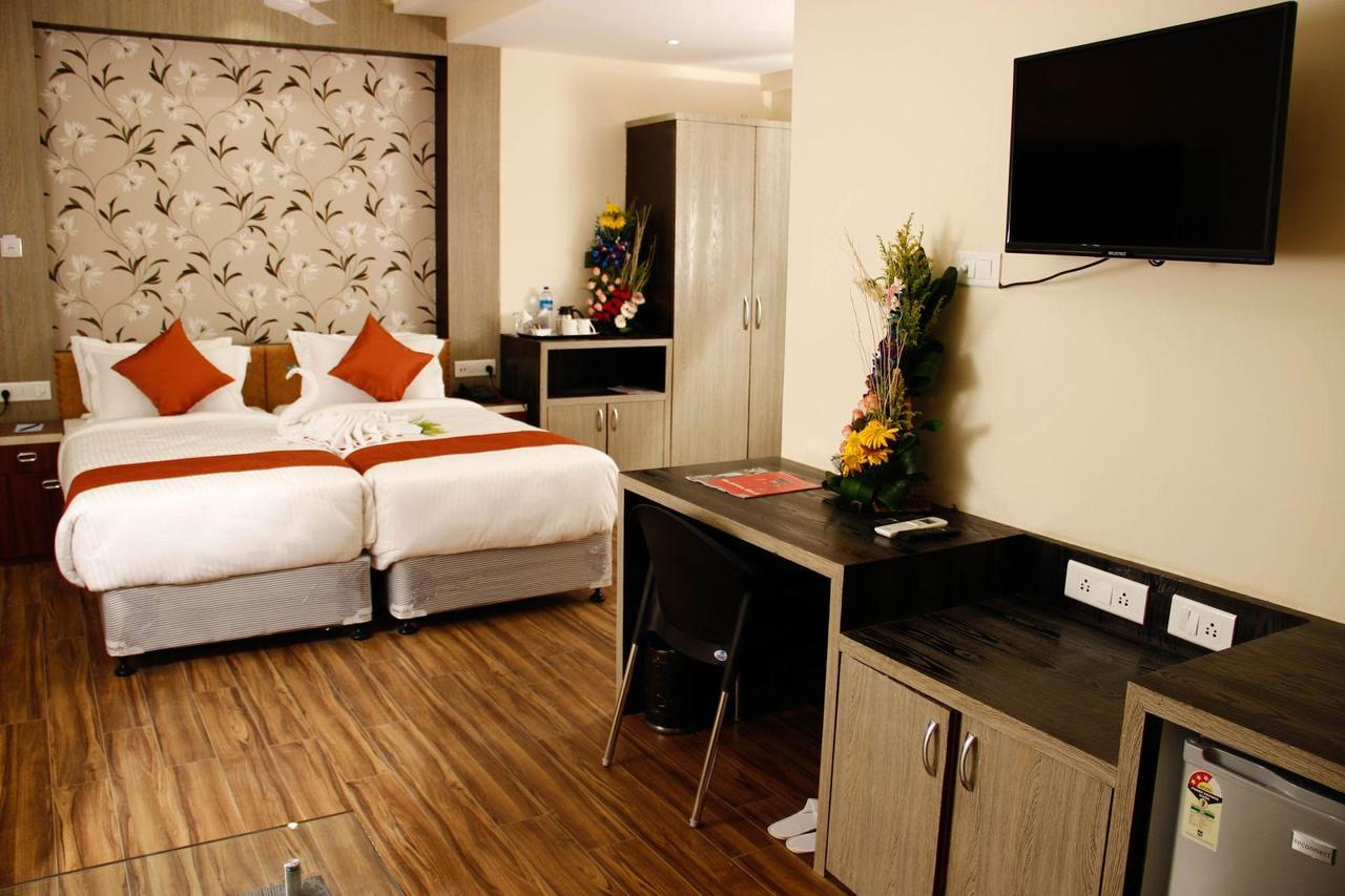 Regenta Inn Larica Колката Екстериор снимка