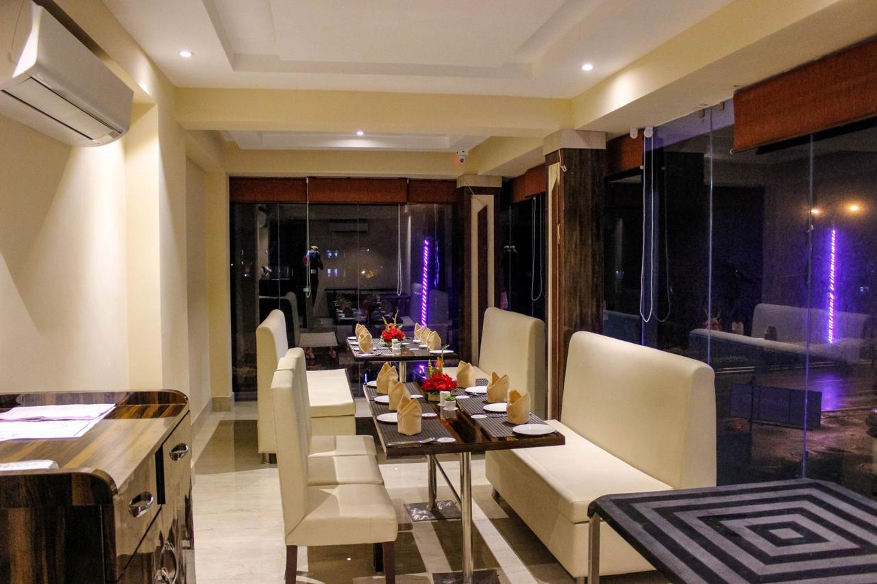 Regenta Inn Larica Колката Екстериор снимка