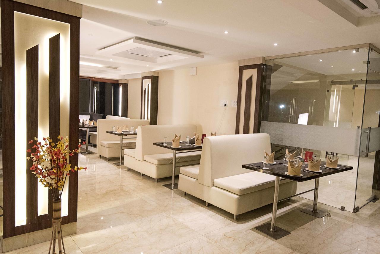 Regenta Inn Larica Колката Екстериор снимка